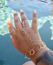 Load image into Gallery viewer, An Entanglement Ring